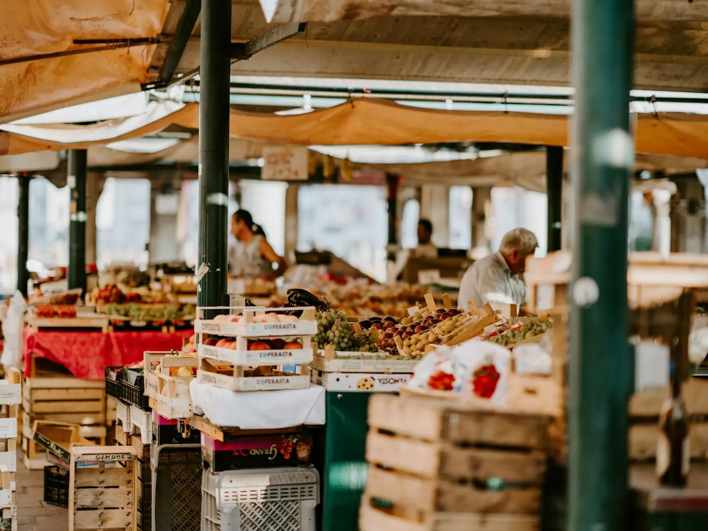A bustling farmers market